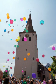 St. Martin mit Luftballons