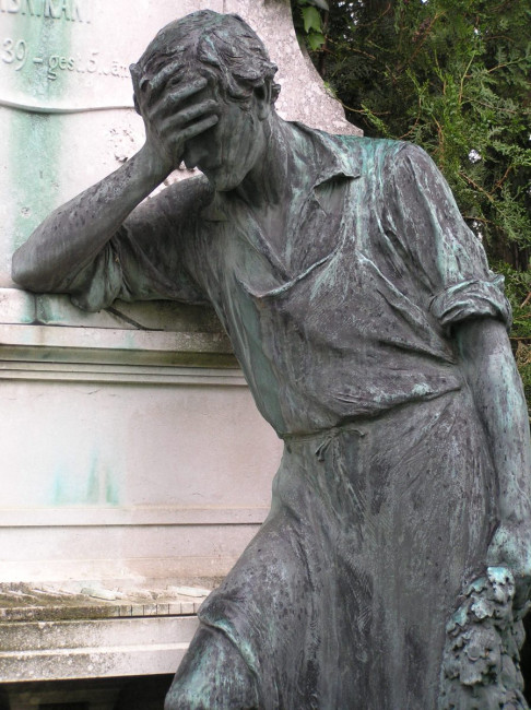 Trauernde Skulptur
